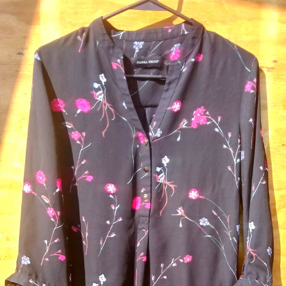 Medium Ivanka Trump blouse